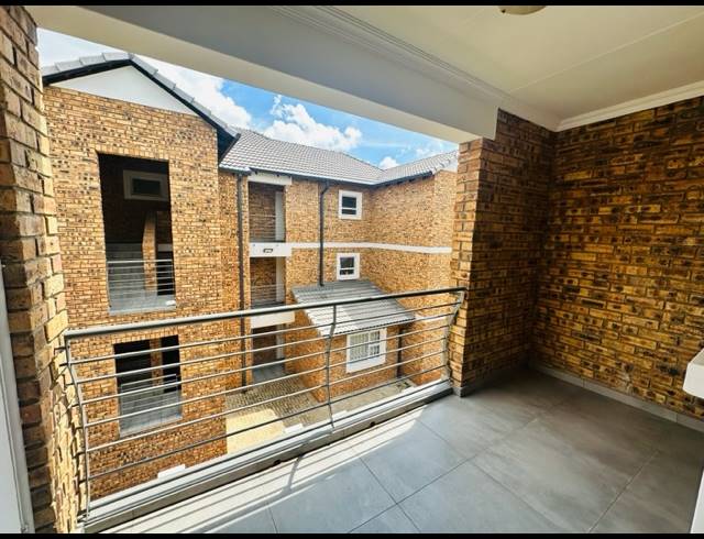 2 BEDROOM TOWNHOUSE FOR SALE IN ALBEMARLE